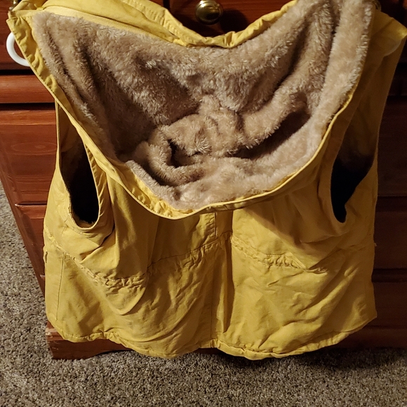 Vest - Picture 2 of 2